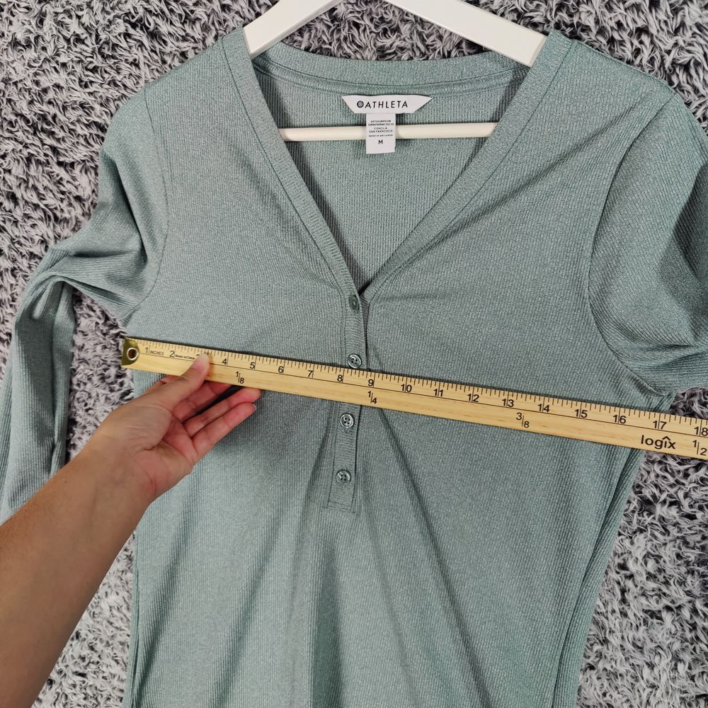 Athleta Green V-Neck ribbed top - Picture 5 of 9
